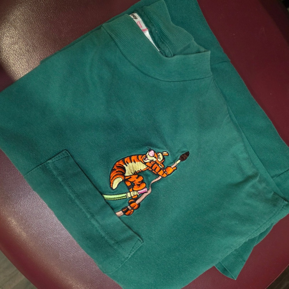 Disney Tigger Embroidered Pocket T-Shirt Walt Disney World Theme Park L/XL‎